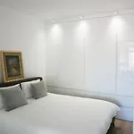 Elegant Living In The Heart Of דירה טיראנה