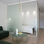 דירה Elegant Living In The Heart Of טיראנה