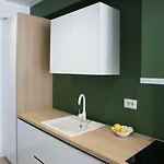 Elegant Living In The Heart Of דירה טיראנה
