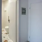 Elegant Living In The Heart Of דירה *
