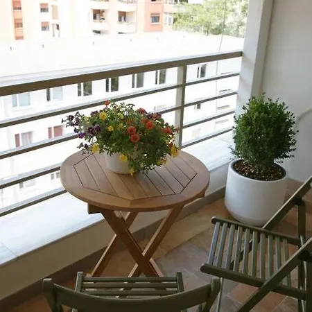 Elegant Living In The Heart Of Apartment *