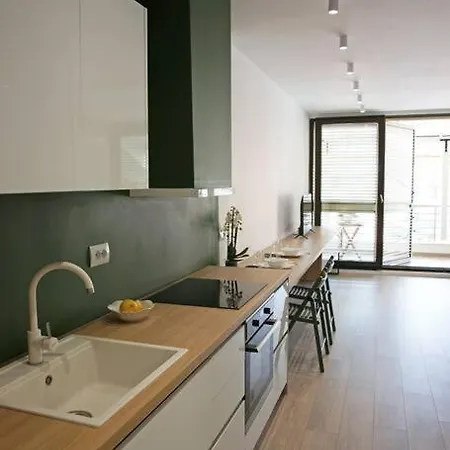 アパート Elegant Living In The Heart Of ティラナ