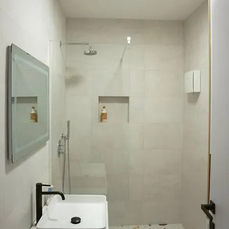 Elegant Living In The Heart Of 公寓 地拉那