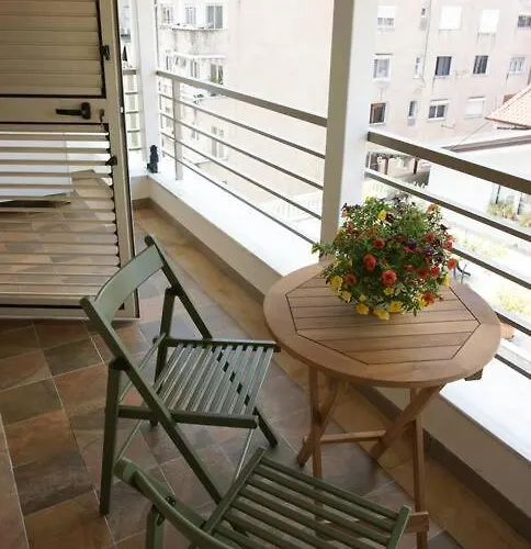 Appartement Elegant Living In The Heart Of *